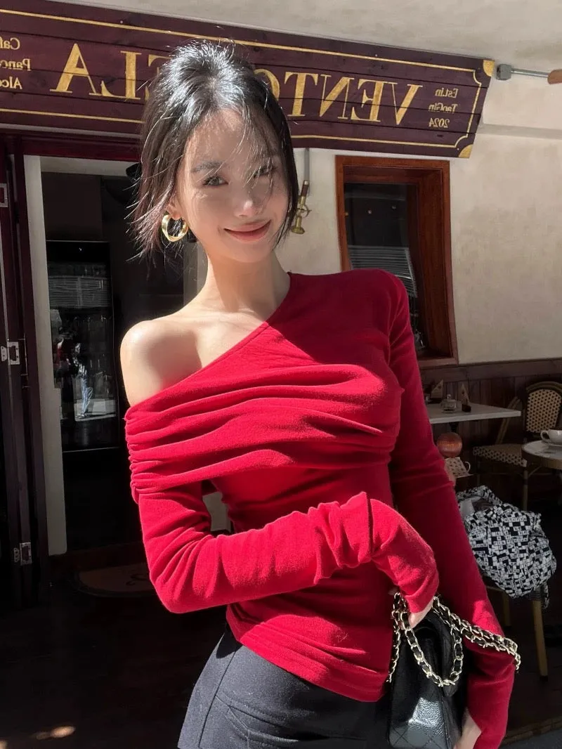 Sexy slant collar off-shoulder long-sleeved T-shirt for women in autumn with red slim-fitting inner layering for hot girls to lo