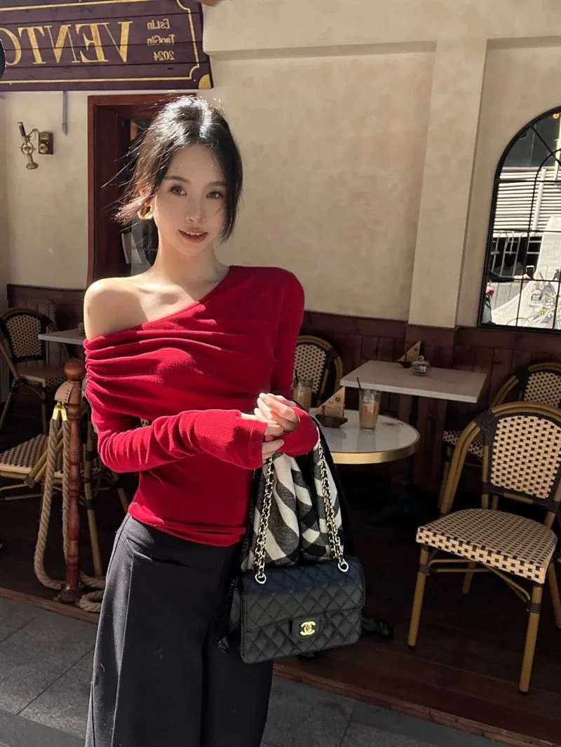 Sexy slant collar off-shoulder long-sleeved T-shirt for women in autumn with red slim-fitting inner layering for hot girls to lo