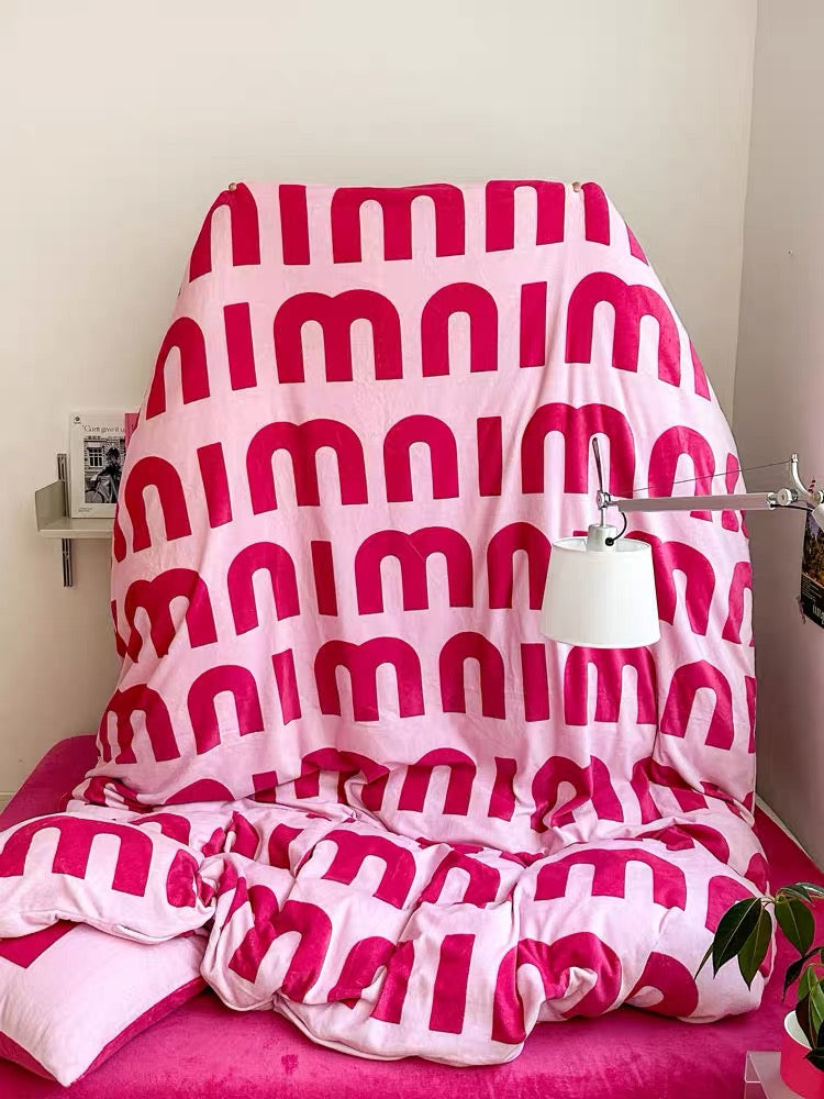 Sweet & dark Instagram style fleece bedding set