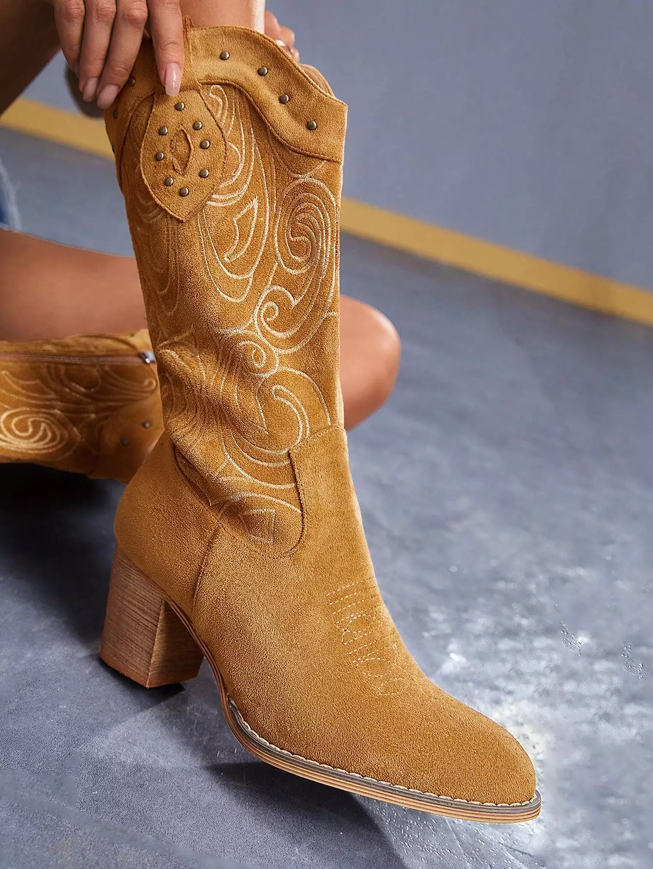 Women Embroidered Chunky Heeled Western Boots, Fashion Outdoor Faux Suede Boots